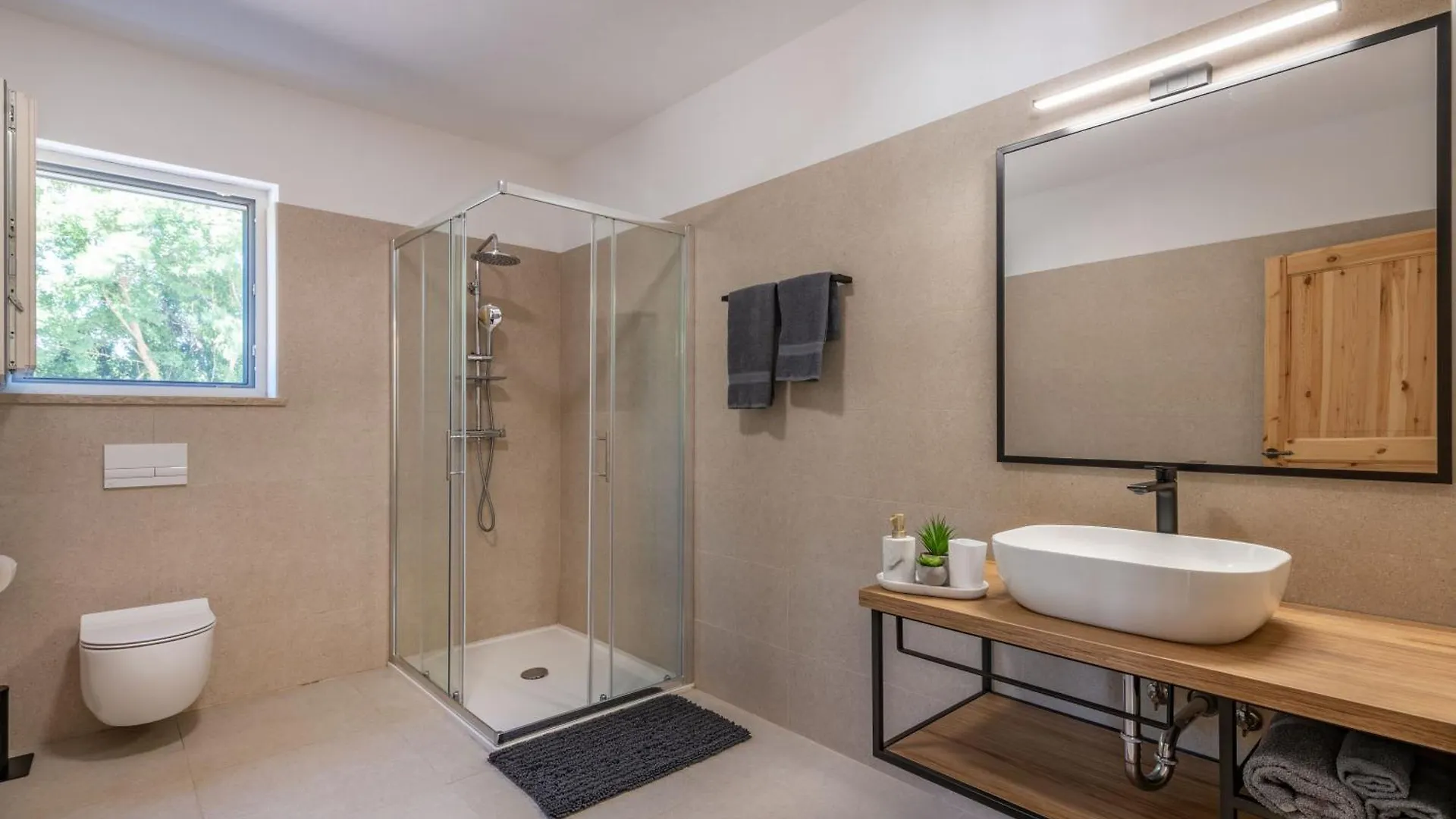 بيت للعطل Villa Una, A Charming Villa Surrounded By Nature Vinež